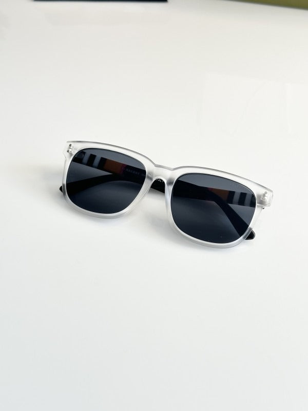 Burbe.rry Exclusive Stylish Sunglass For Unisex Ice/Black