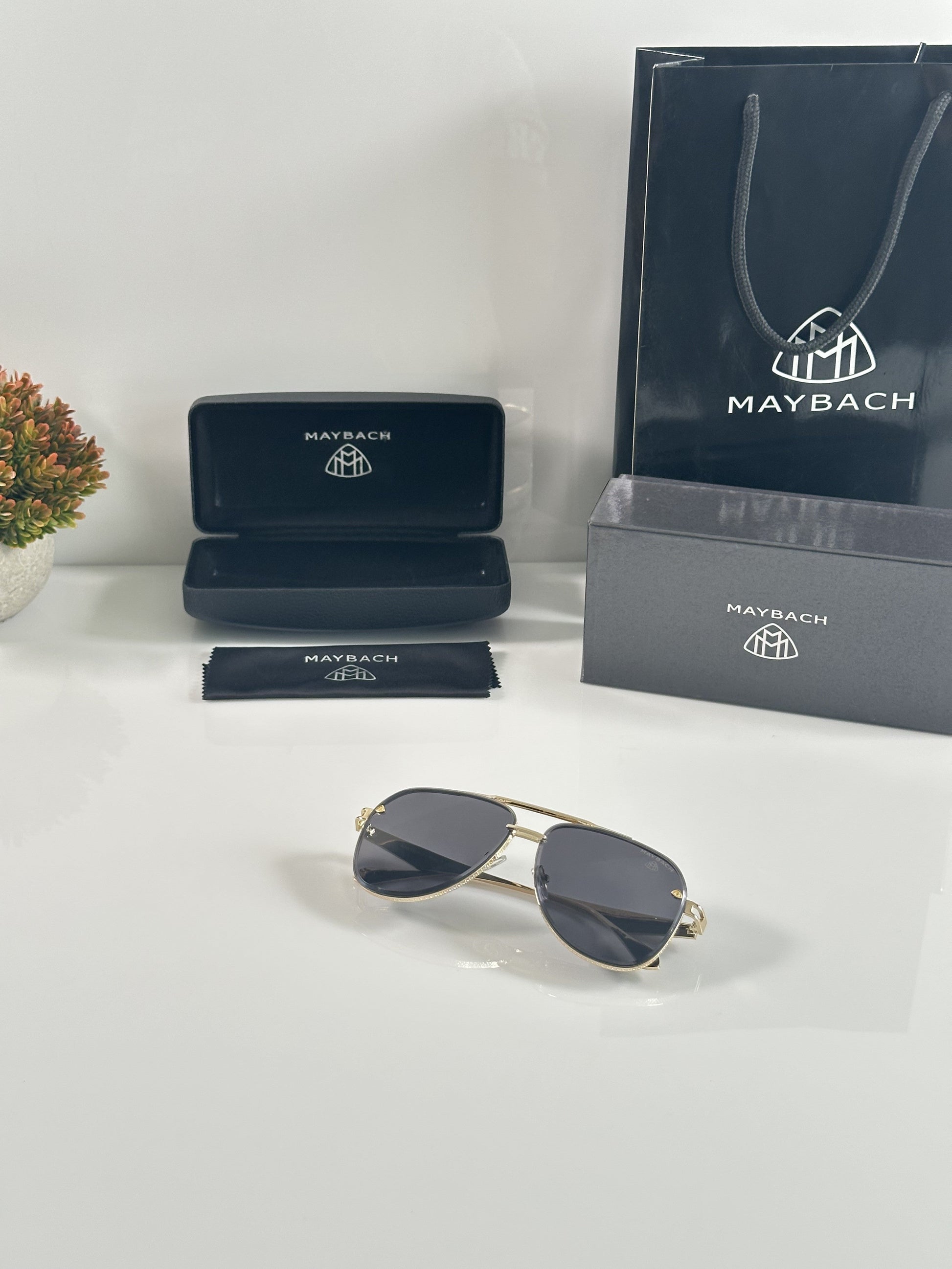 May_bach 8108 Gold Black