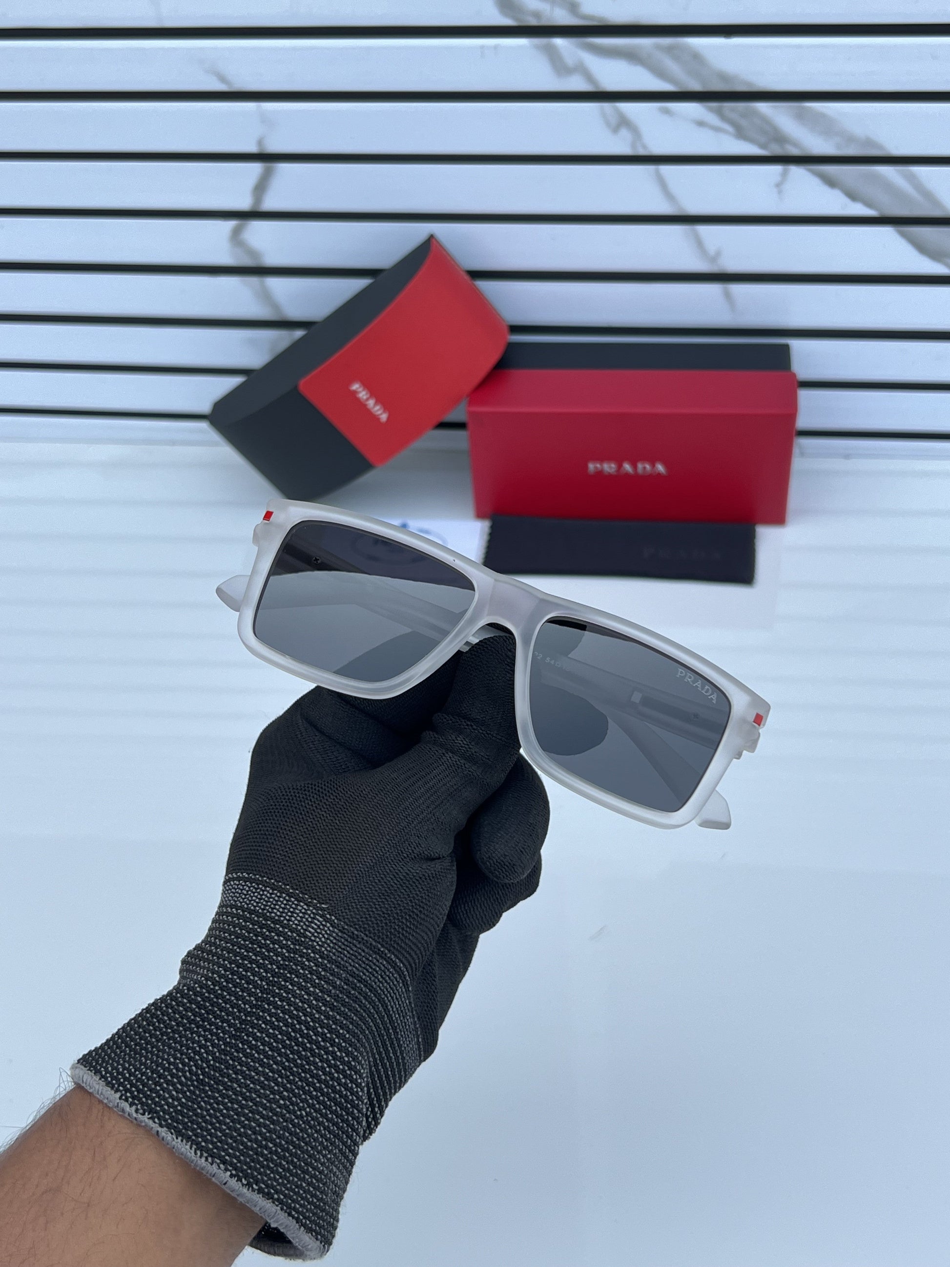 Prad.a 1122 Transparent black