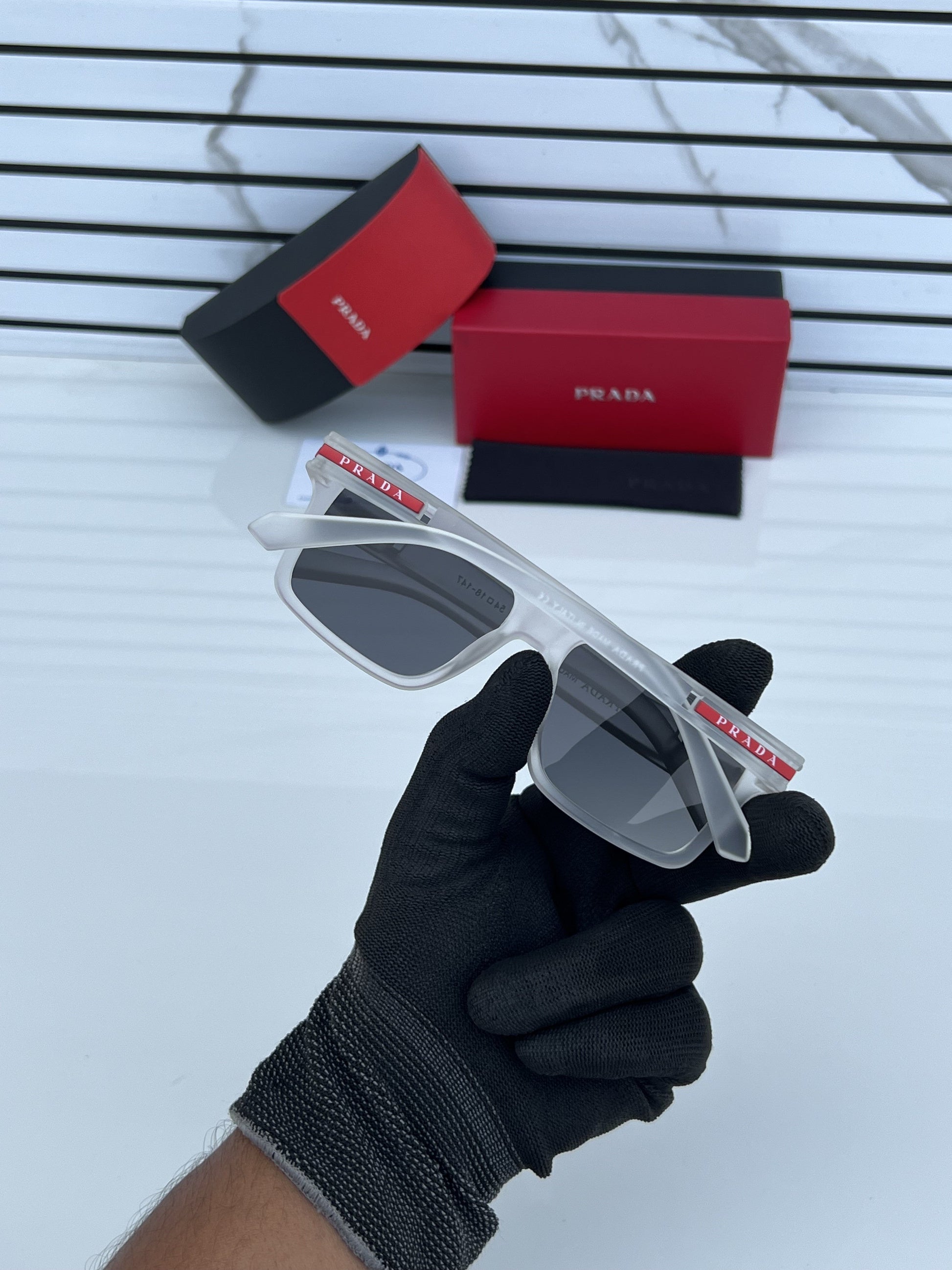 Prad.a 1122 Transparent black
