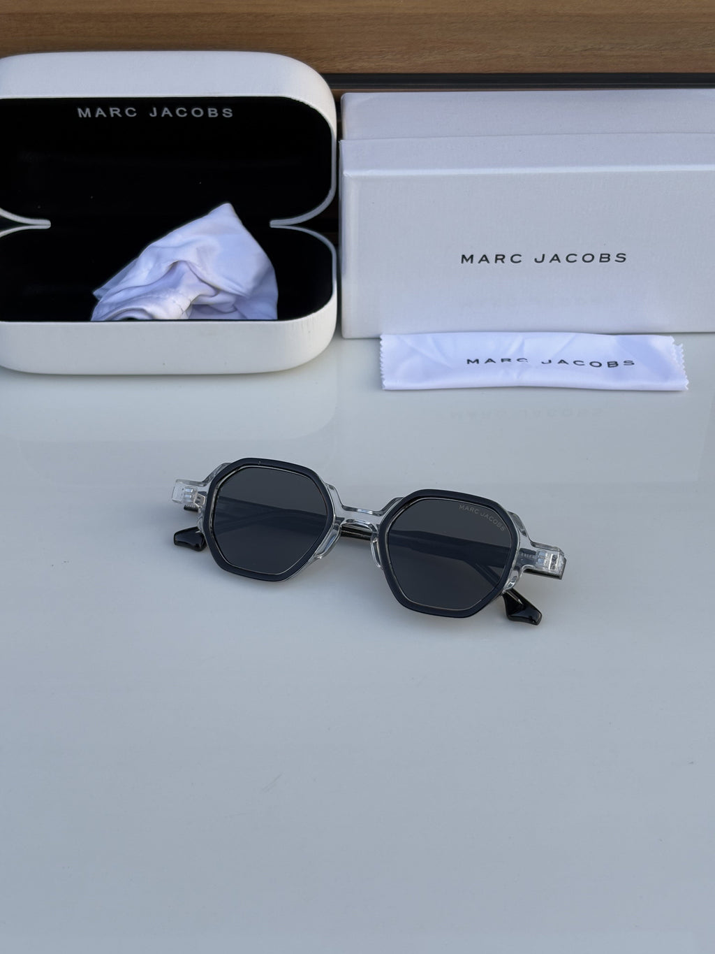 Marcc jacobbs 6262 transparent black