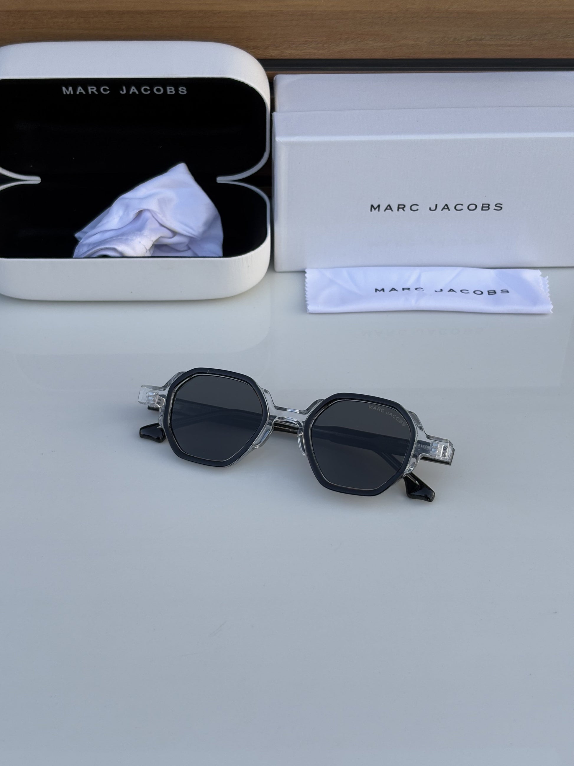Marcc jacobbs 6262 transparent black
