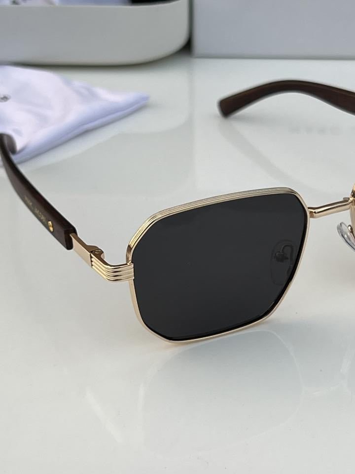 Marcc jacobss 14103 gold black