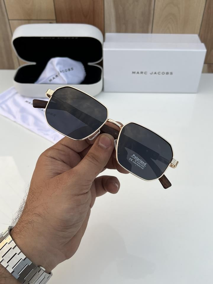 Marcc jacobss 14103 gold black