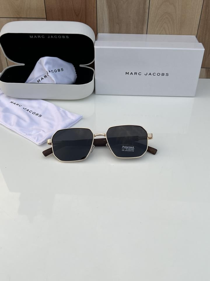 Marcc jacobss 14103 gold black