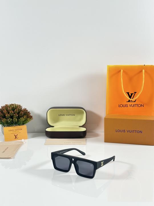 Louiss Vuittonn 1984 Black
