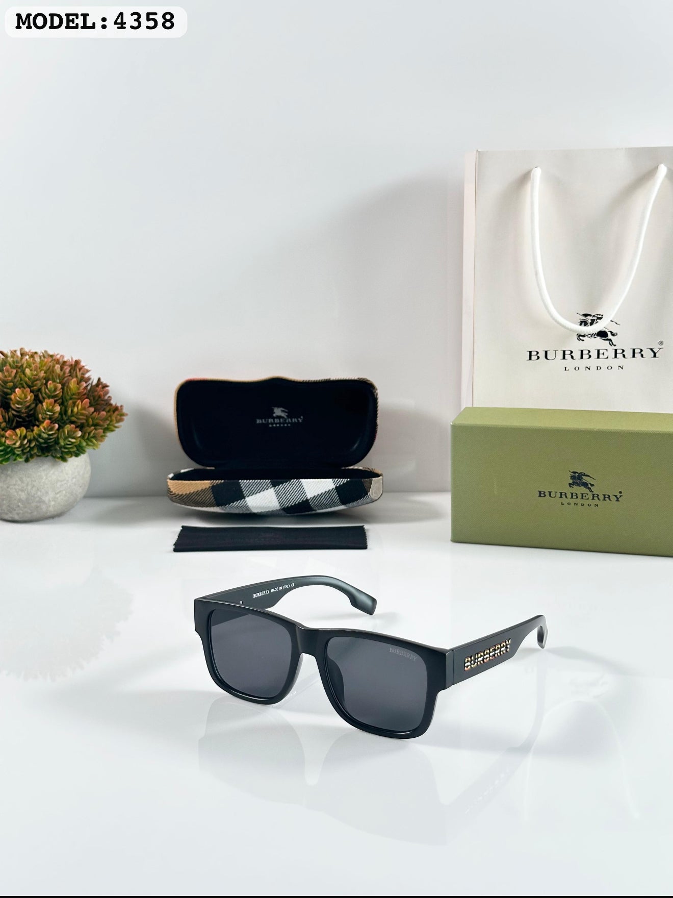 Burrberry 4358 Black Premium (Store Article)