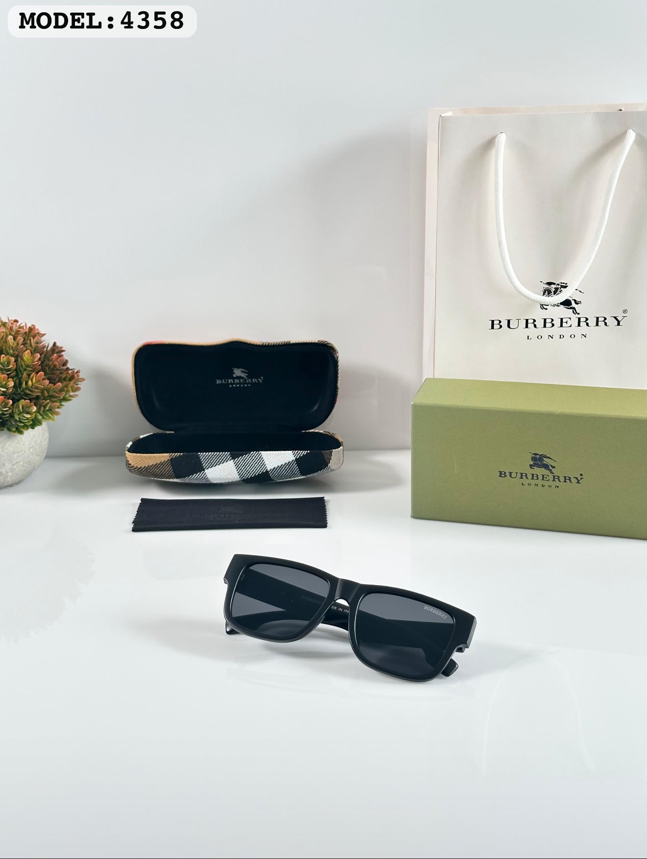 Burrberry 4358 Black Premium (Store Article)