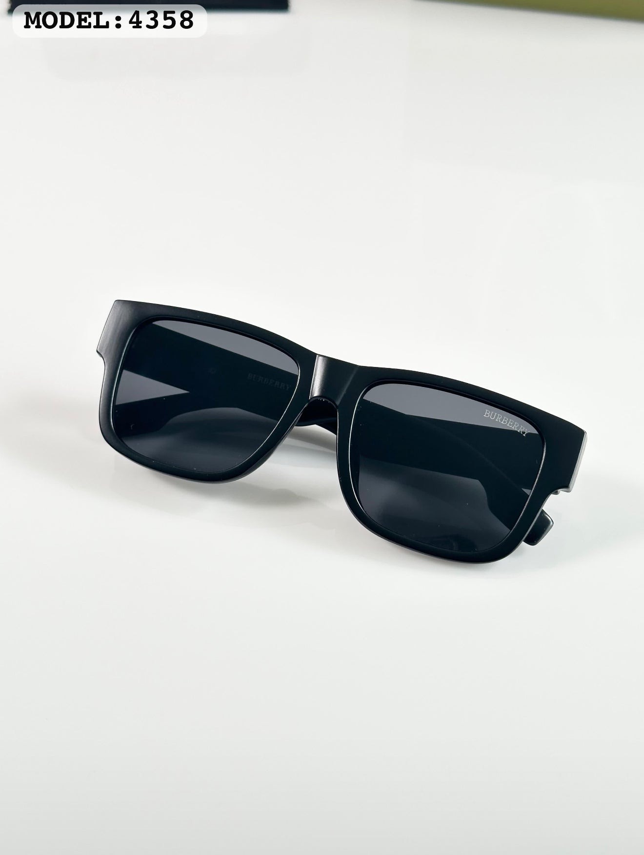 Burrberry 4358 Black Premium (Store Article)