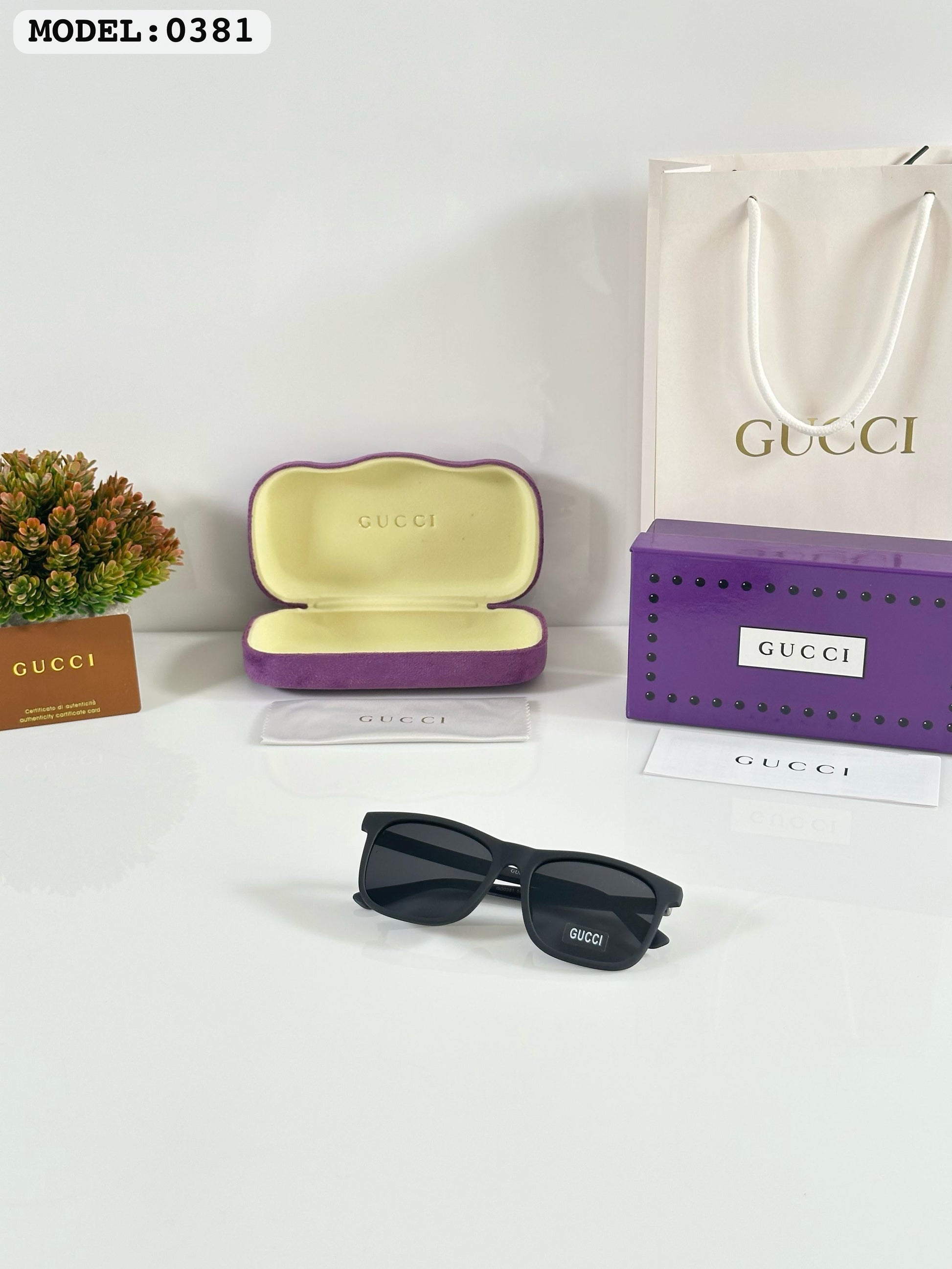 GUCCII 0381 MATE BLACK6617 PRINTED BLACK WHITE (Copy)