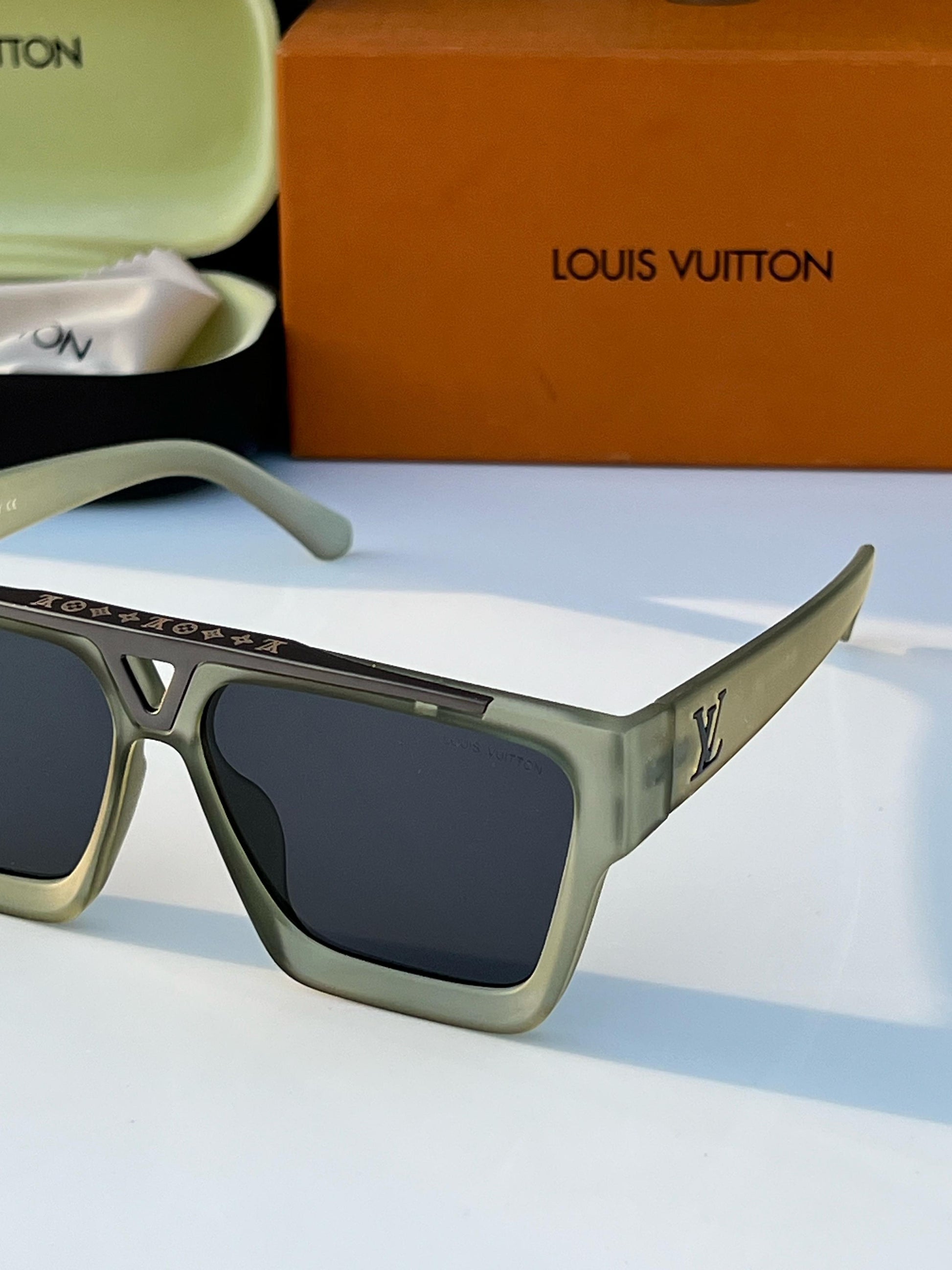 Louiis Vuittonn 1502 Transparent Matt Green Luxury