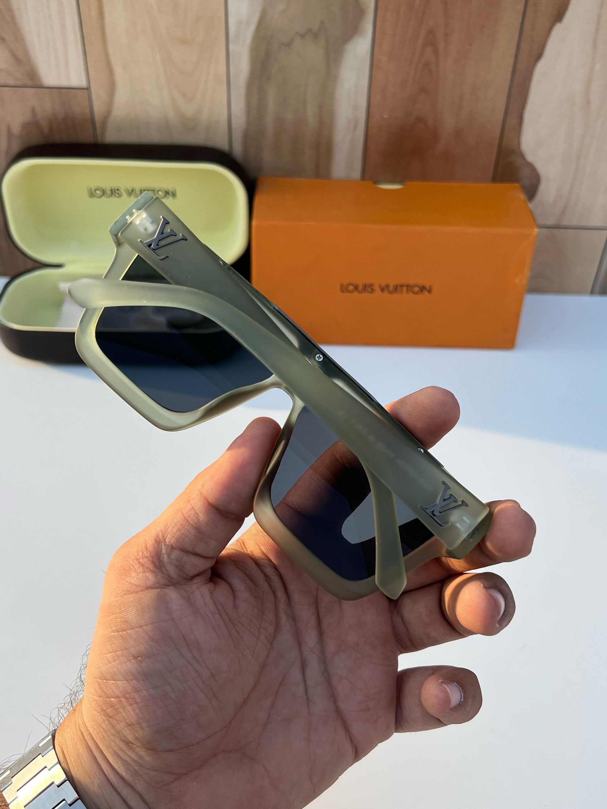 Louiis Vuittonn 1502 Transparent Matt Green Luxury