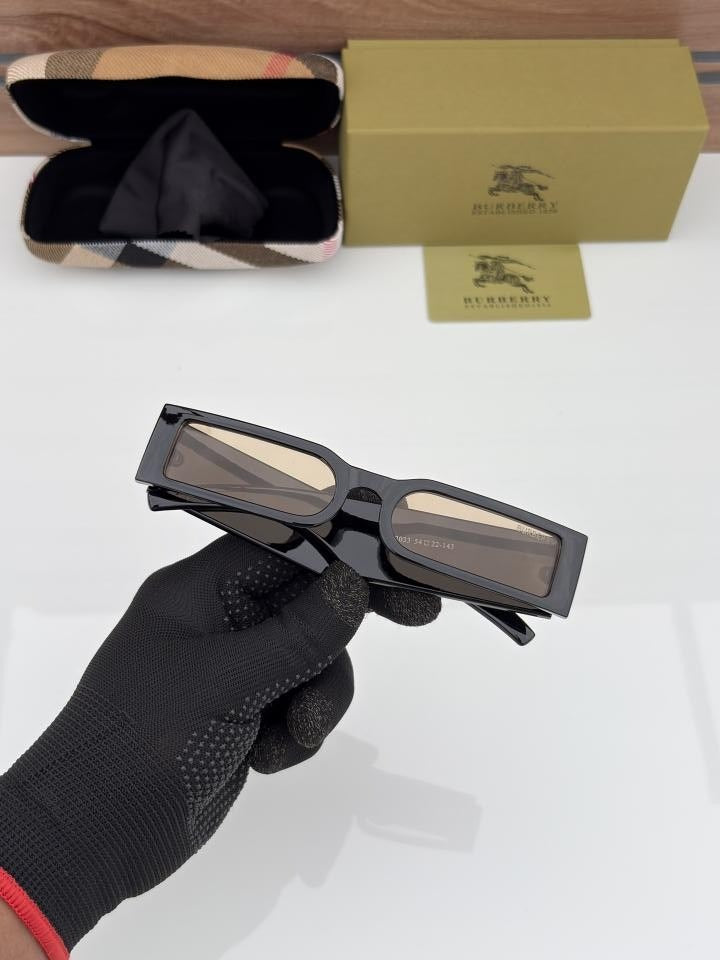 Burberry 22033 peach shades