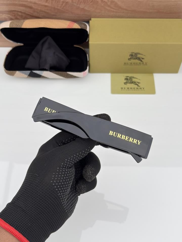 Burberry 22033 peach shades