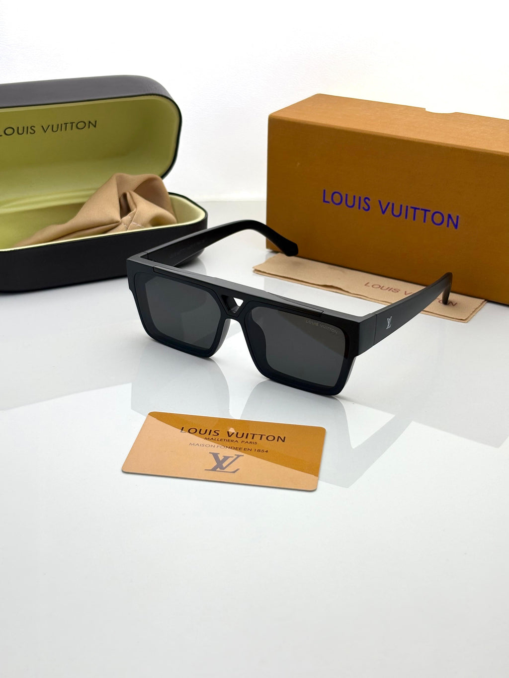 Louiis Vuiiton 98360 Black
