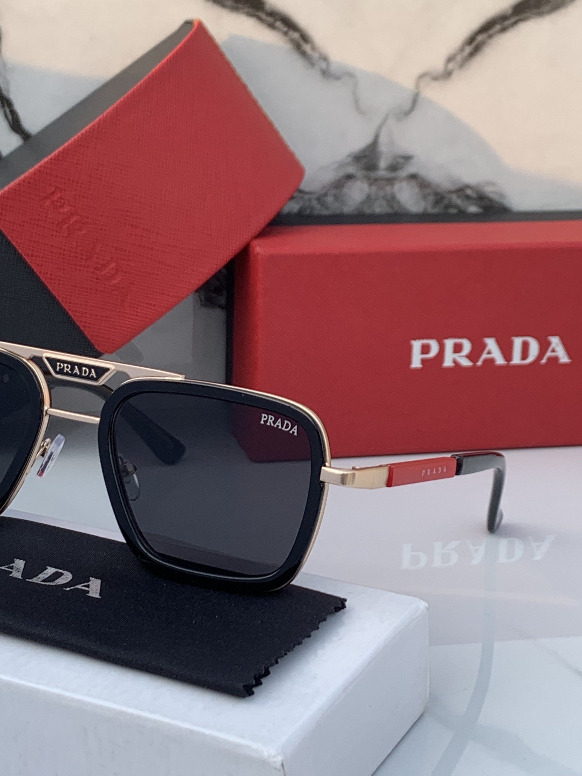 Pradaa 8805 Gold/Black