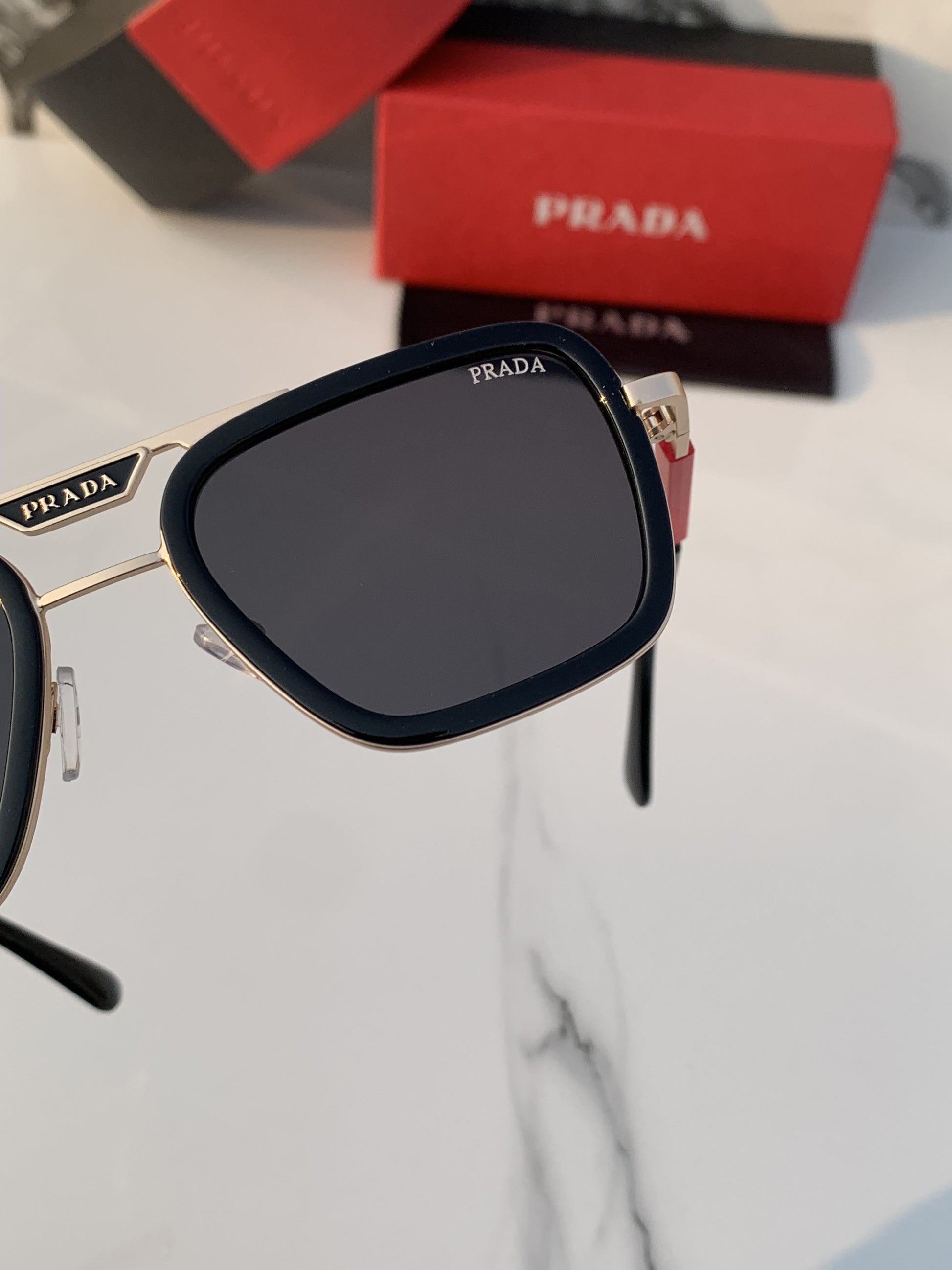 Pradaa 8805 Gold/Black