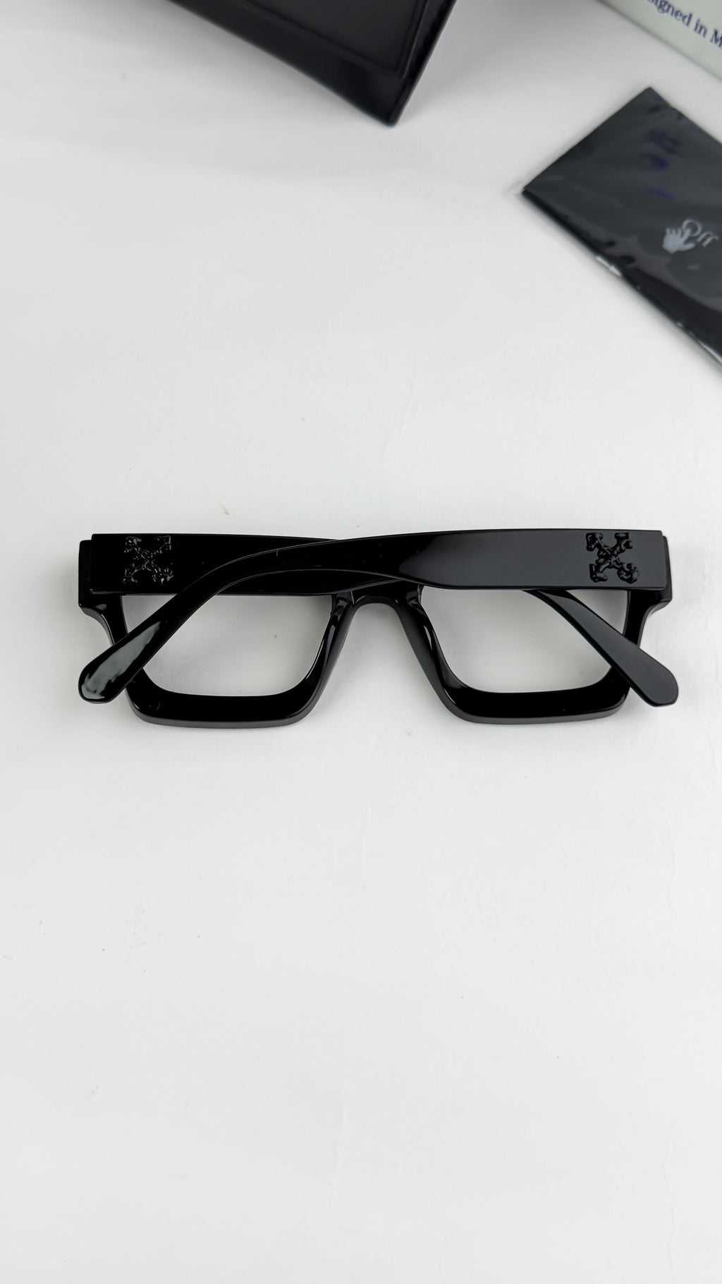 OFF White Premium Black Frame