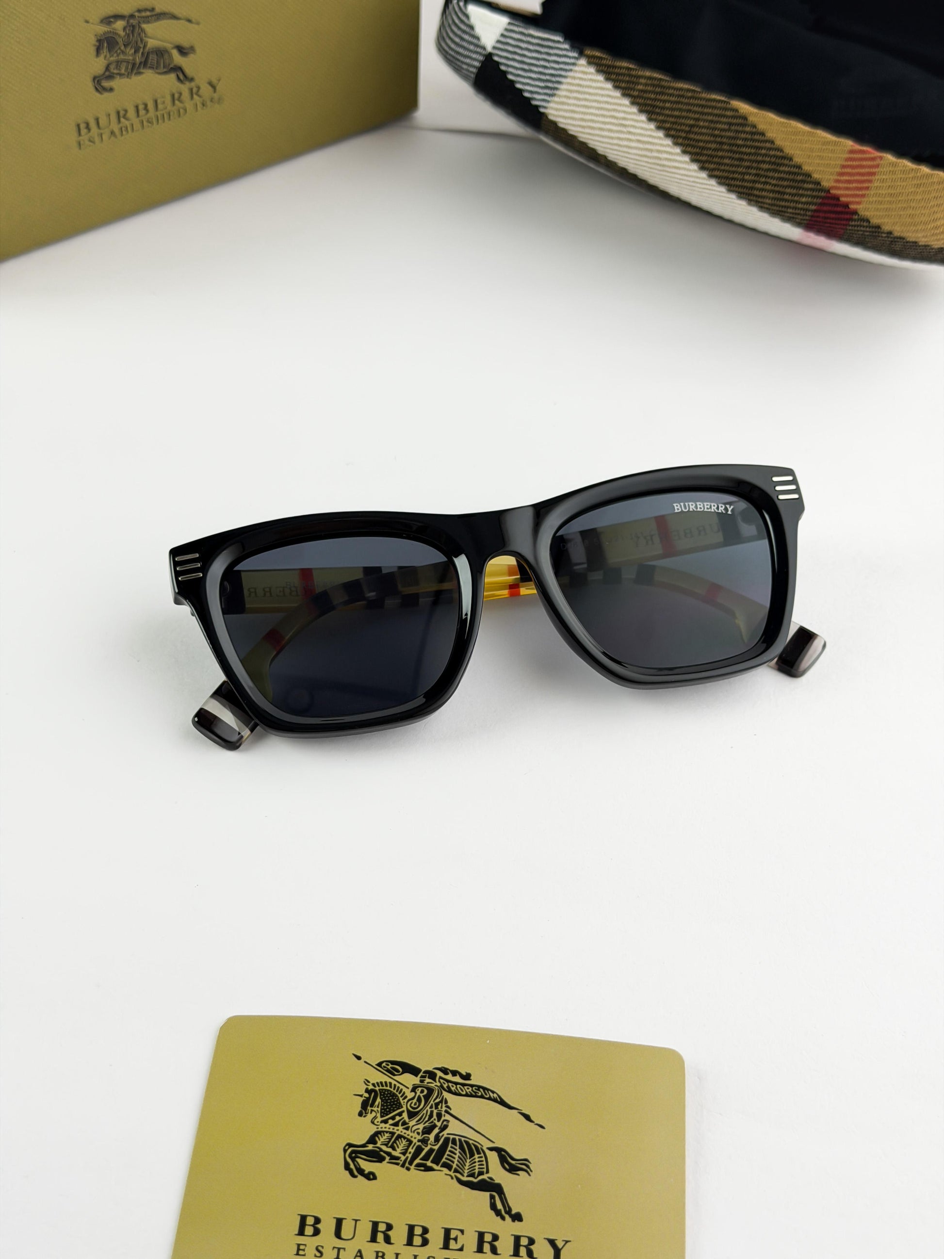 Burrberry Signature Black 2848